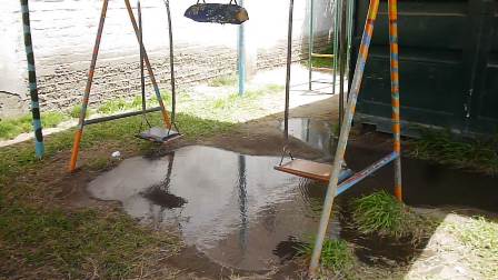 colegio-inundado-por-aguas-servidas